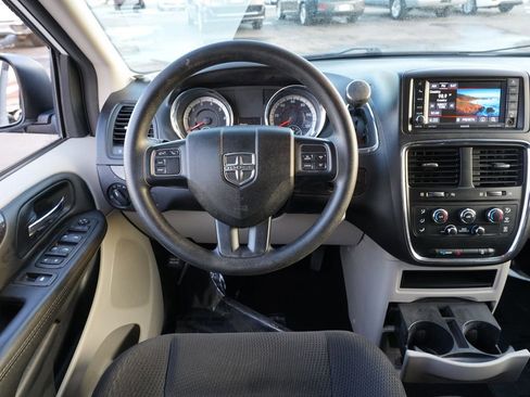 Used 2018 Dodge Grand Caravan SE w/ UConnect Hands-Free Group image 20