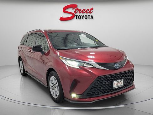 Used 2021 Toyota Sienna XSE AWD/4WD image 5