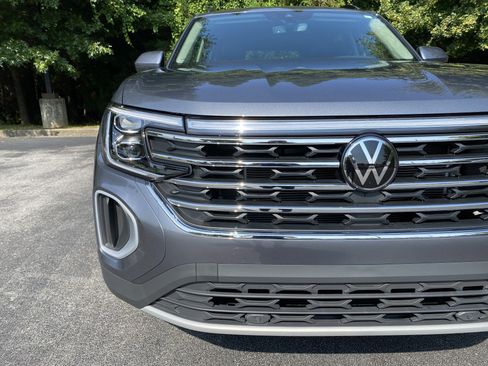 Used 2025 Volkswagen Atlas SE FWD image 14