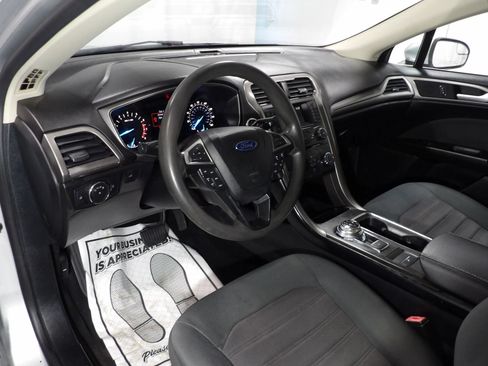 Used 2018 Ford Fusion SE FWD image 9