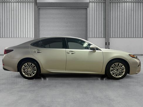 Used 2016 Lexus ES 350 w/ Premium Package w/Wood Trim FWD image 33