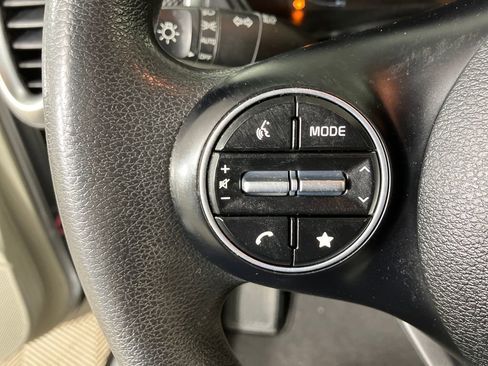 Used 2023 Kia Soul LX w/ LX Technology Package image 17