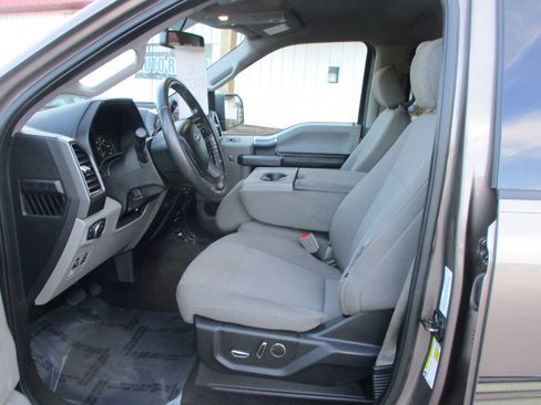 Used 2018 Ford F150 XLT w/ Equipment Group 302A Luxury AWD/4WD image 15