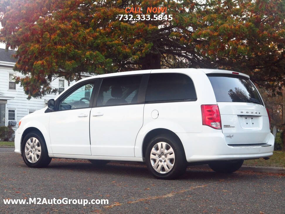 Used 2018 Dodge Grand Caravan SE w/ UConnect Hands-Free Group FWD image 3
