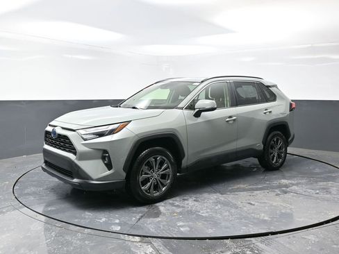 Used 2023 Toyota RAV4 XLE Premium image 10