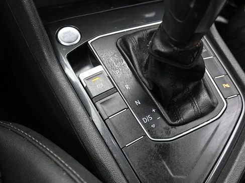 Used 2020 Volkswagen Tiguan SE R-Line image 21