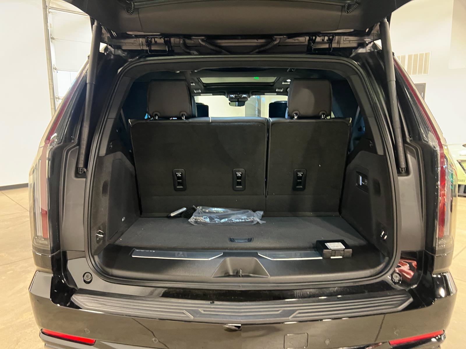 Used 2026 Cadillac Escalade V AWD/4WD image 37