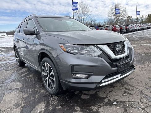 Used 2018 Nissan Rogue SL w/ Premium Package image 2