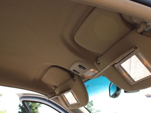 Used 2002 Lincoln Town Car Executive RWD image 14