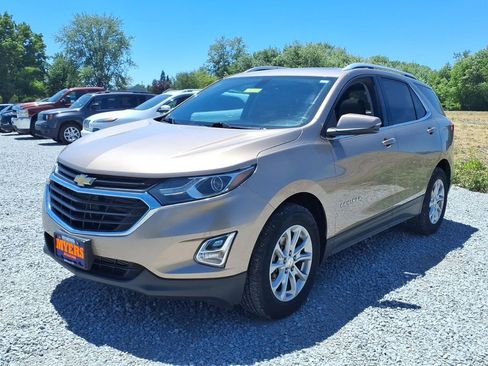 Used 2018 Chevrolet Equinox LT w/ Sun & Infotainment Package AWD/4WD image 12