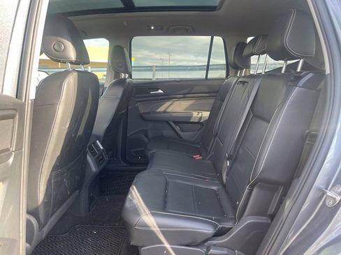 Used 2021 Volkswagen Atlas SE w/ Panoramic Sunroof Package image 11