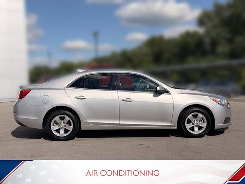 Used 2016 Chevrolet Malibu LT FWD image 4