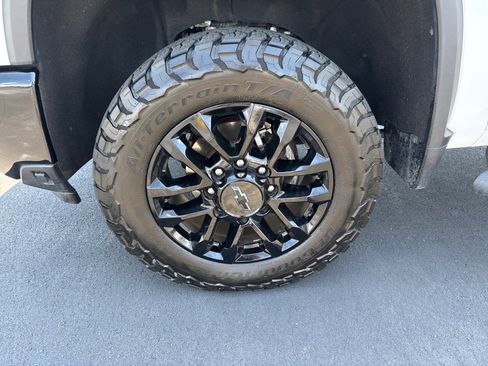 Used 2025 Chevrolet Silverado 2500 LT w/ Trail Boss Package AWD/4WD image 9