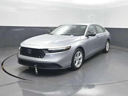 Used 2025 Honda Accord LX image 2