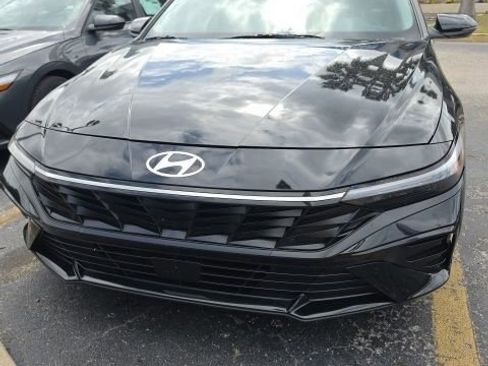 Used 2024 Hyundai Elantra Limited image 6