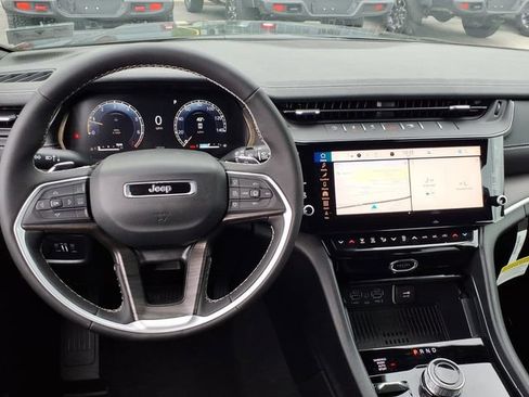 New 2026 Jeep Grand Cherokee Altitude AWD/4WD image 9