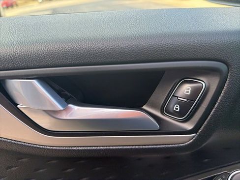 Certified 2020 Ford Escape SE image 11