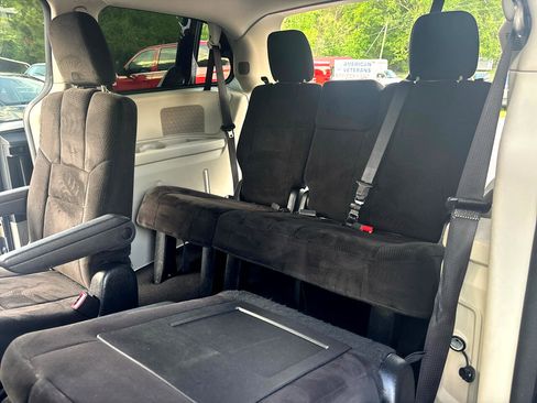 Used 2014 Dodge Grand Caravan SXT image 11