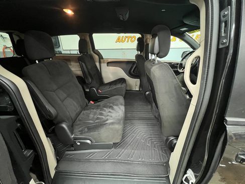 Used 2016 Dodge Grand Caravan SE image 23