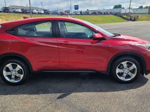 Used 2018 Honda HR-V LX image 14