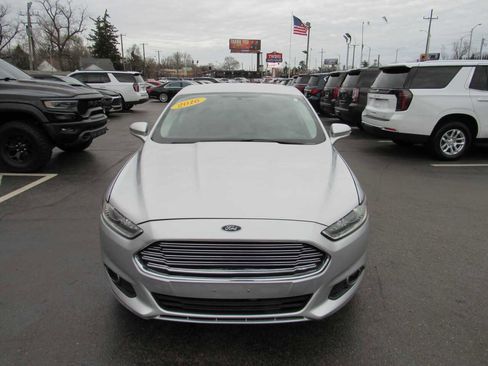 Used 2016 Ford Fusion SE w/ Equipment Group 201A image 2
