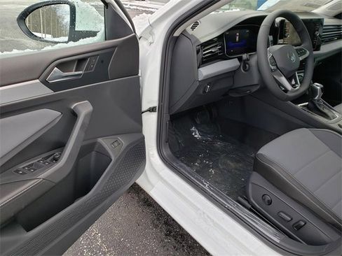 New 2026 Volkswagen Jetta SE image 6