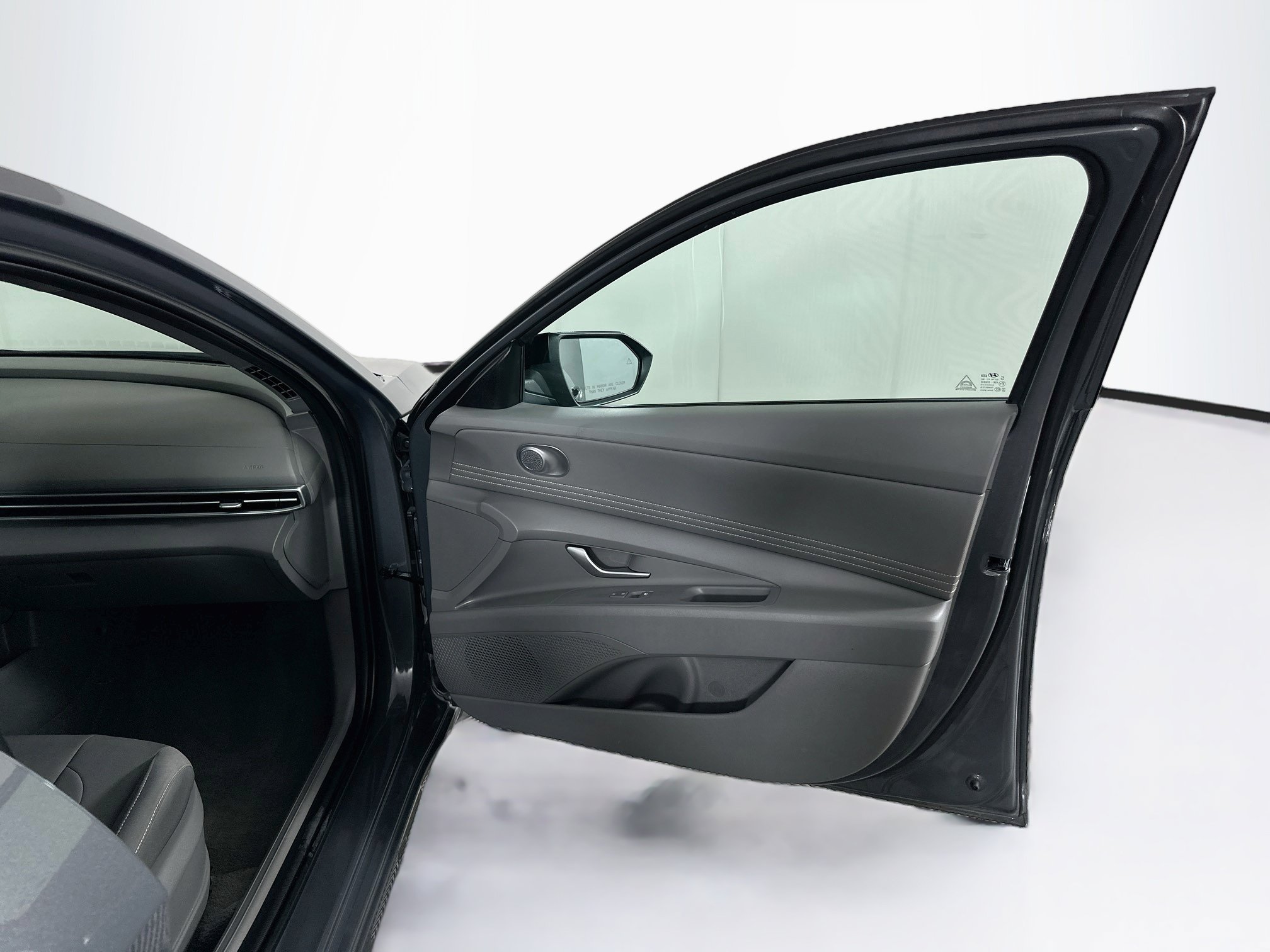 Used 2025 Hyundai Elantra Sport FWD image 30