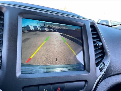 Used 2019 Jeep Cherokee Trailhawk w/ Cold Weather Group image 26