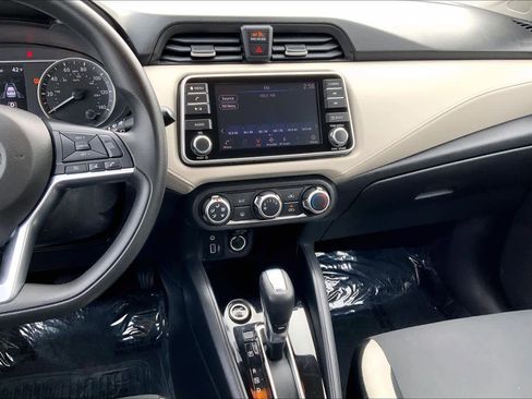 Used 2021 Nissan Versa SV image 7