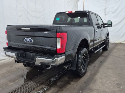 Used 2019 Ford F250 XLT w/ XLT Premium Package image 3