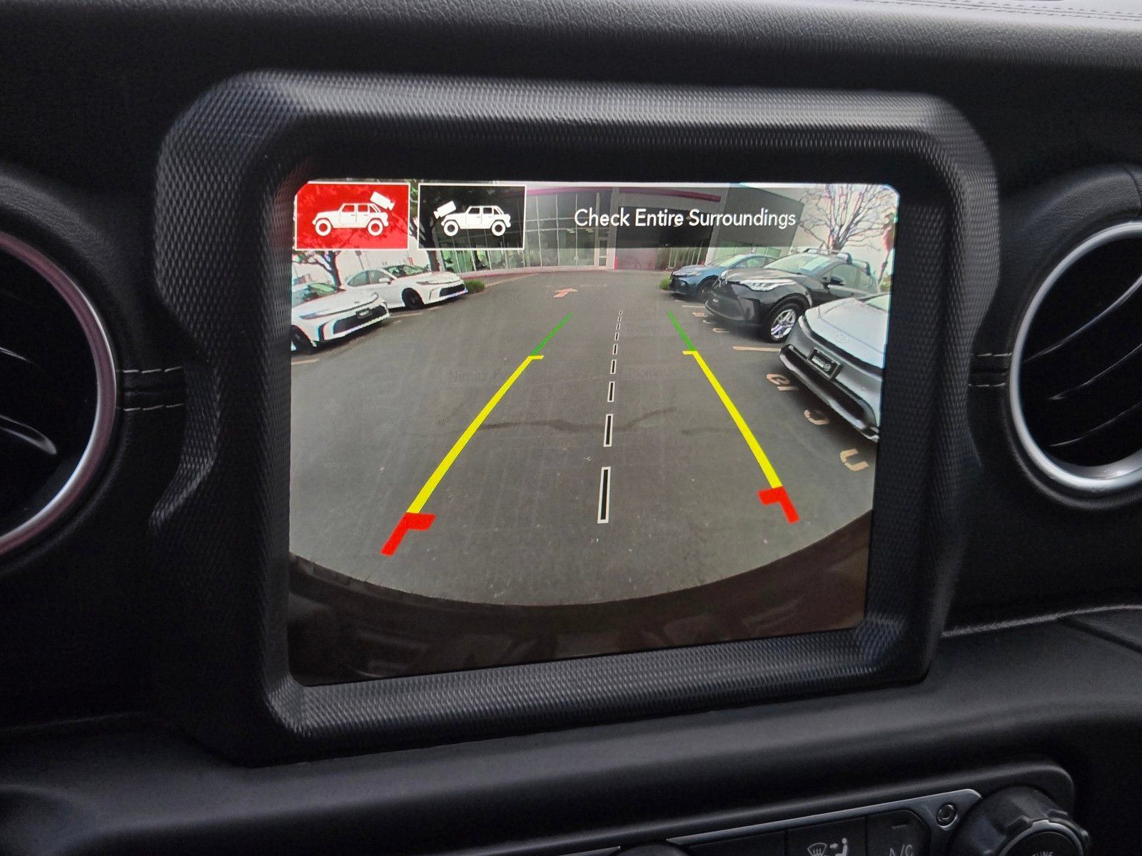 Used 2021 Jeep Wrangler Unlimited Sahara w/ Cold Weather Group AWD/4WD image 15