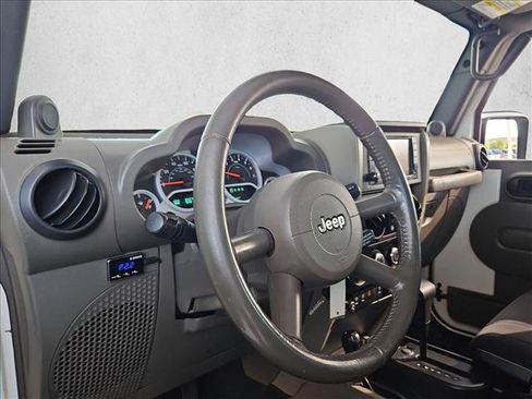 Used 2007 Jeep Wrangler Unlimited Rubicon w/ Dual Top Group AWD/4WD image 10