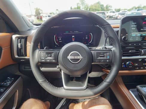 Used 2023 Nissan Pathfinder Platinum AWD/4WD image 24