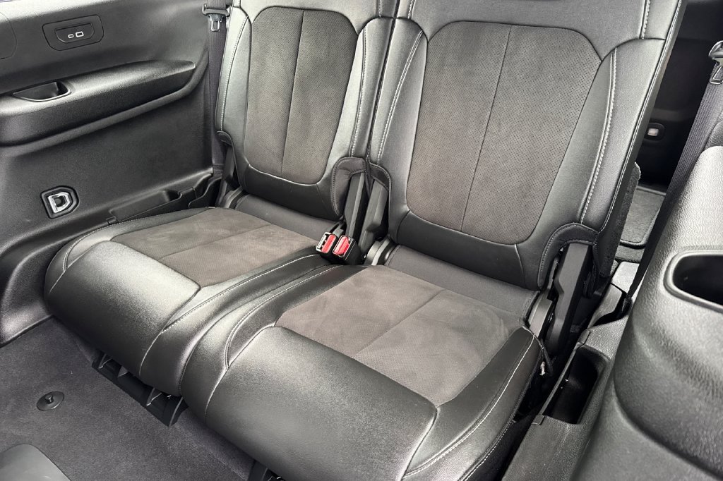 Used 2024 Jeep Grand Cherokee L Altitude RWD image 17