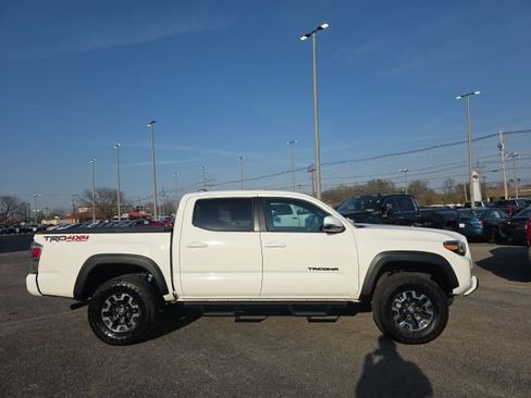 Used 2023 Toyota Tacoma TRD Off-Road w/ Technology Package image 3