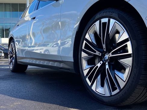 Used 2025 BMW 530i xDrive image 8