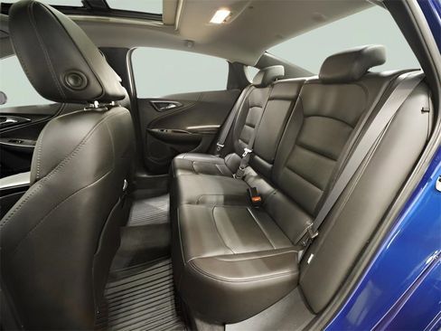 Used 2019 Chevrolet Malibu LT w/ Leather Package image 12