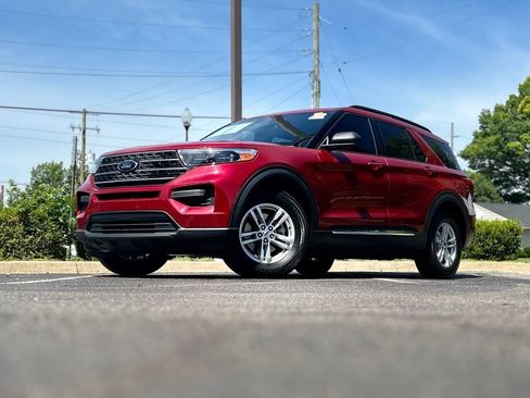 Used 2020 Ford Explorer XLT AWD/4WD image 2