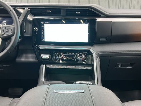 Used 2025 GMC Sierra 3500 Denali w/ Denali Reserve Package image 24