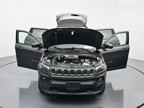 Used 2024 Jeep Compass Latitude AWD/4WD image 43
