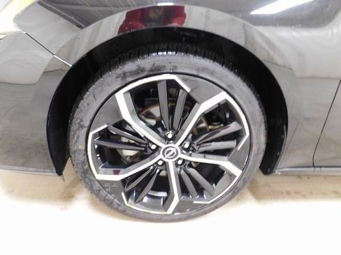 Used 2024 Nissan Altima 2.5 SR image 11