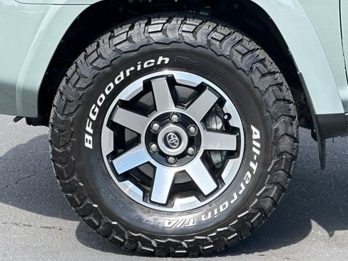 Certified 2023 Toyota 4Runner TRD Off-Road Premium w/ Moonroof Package AWD/4WD image 32