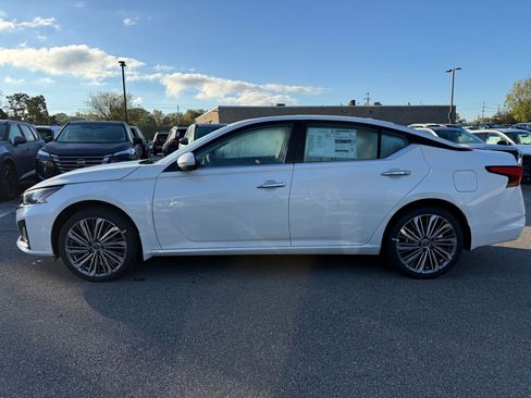 New 2025 Nissan Altima 2.5 SL image 9