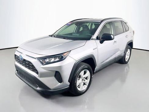 Used 2020 Toyota RAV4 LE image 3
