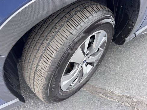 Used 2024 Subaru Ascent Premium w/ Convenience Package image 13