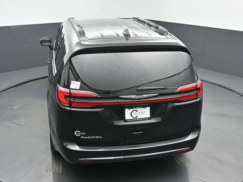 Used 2022 Chrysler Pacifica Touring-L FWD image 40