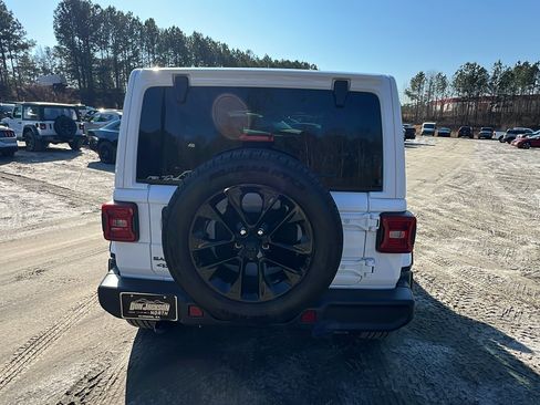 Used 2025 Jeep Wrangler Sahara 4xe image 9