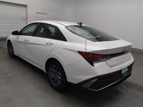 Used 2024 Hyundai Elantra SEL FWD image 5