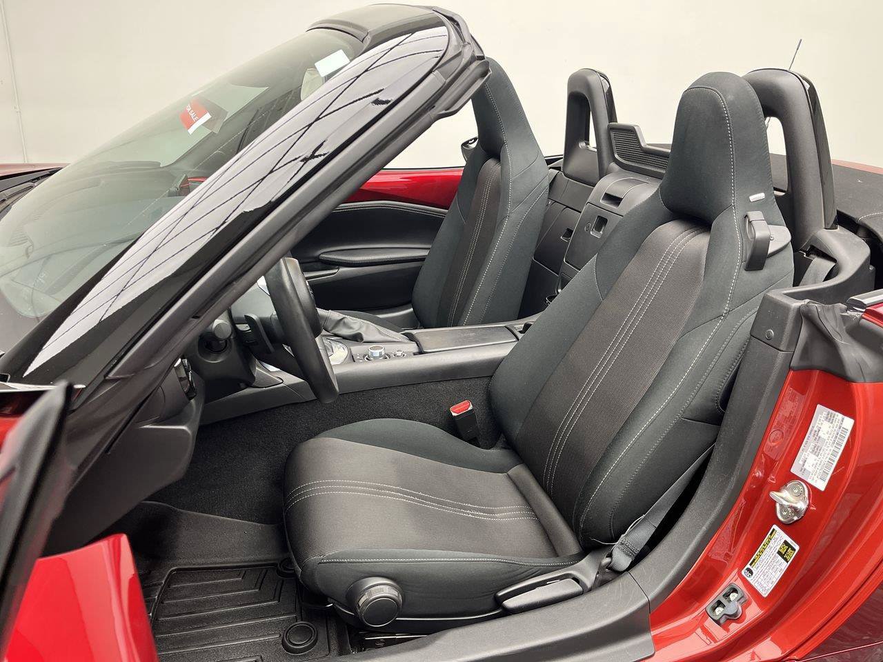 Used 2021 MAZDA MX-5 Miata Club RWD image 9
