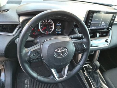 Used 2022 Toyota Corolla Cross LE image 19